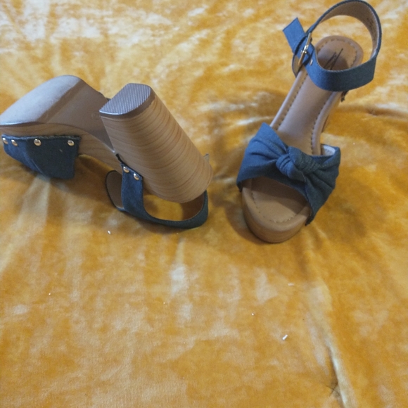 Shoes - Picture 6 of 6